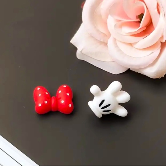 DISNEY INSPIRED BOW OR BOW & GLOVE EARRINGS - Picture 1 of 5